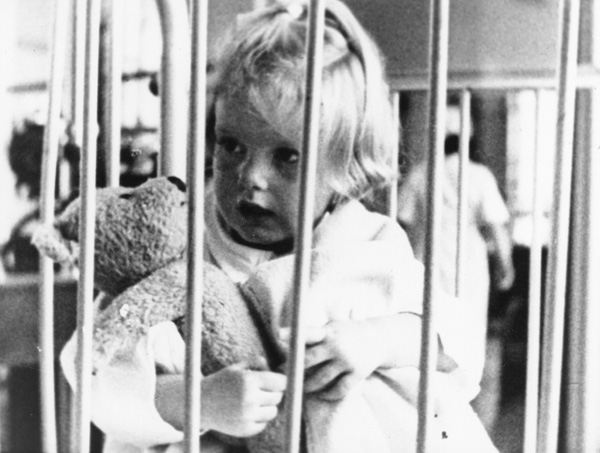 A still from the James Robertson film 'A two-year old goes to hospital'