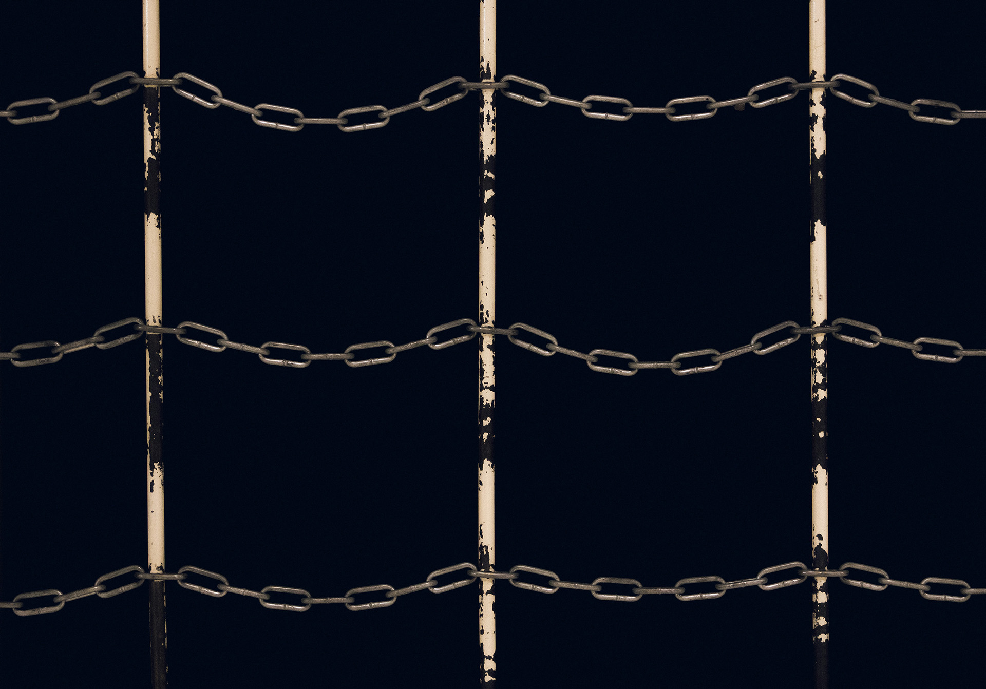 a picture of chains